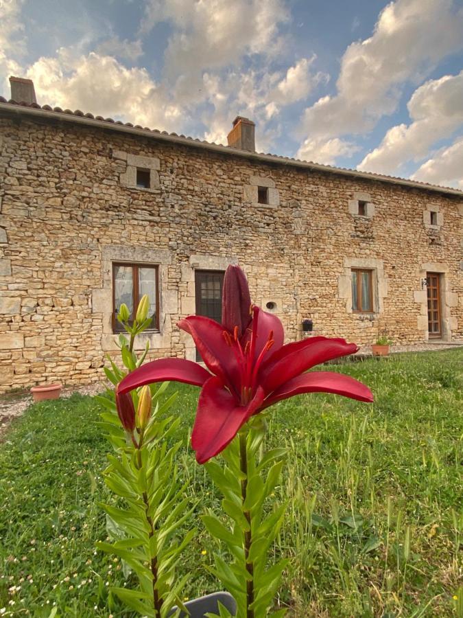 Le Papillon Villa Savigne Exterior foto